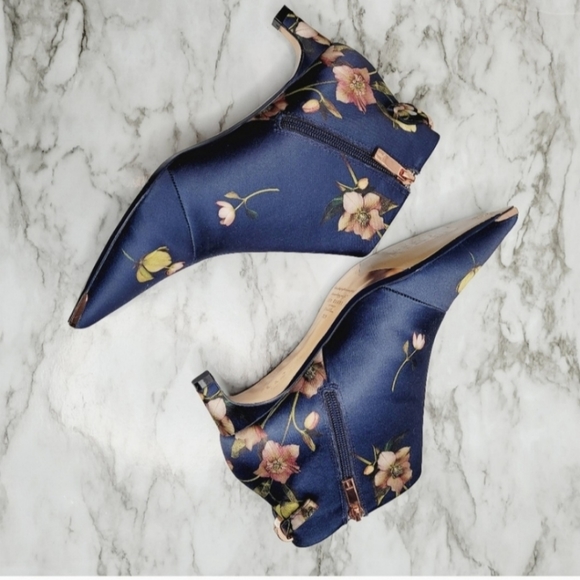 Ted Baker London Amaedip Floral Kitten Heel Booties size 8 / 38.5 - Picture 2 of 8